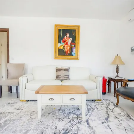 Ocean Breeze 4 Bedroom With Sea Views Near