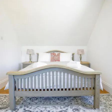 Ocean Breeze 4 Bedroom With Sea Views Near