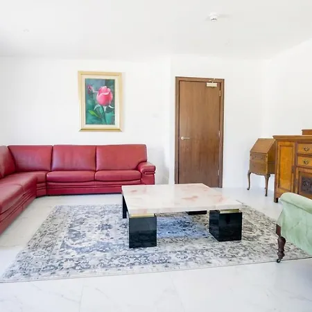 Appartement Ocean Breeze 4 Bedroom With Sea Views Near